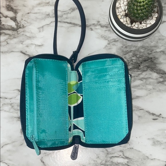 thirty-one id/wristlet✨ - Picture 3 of 4